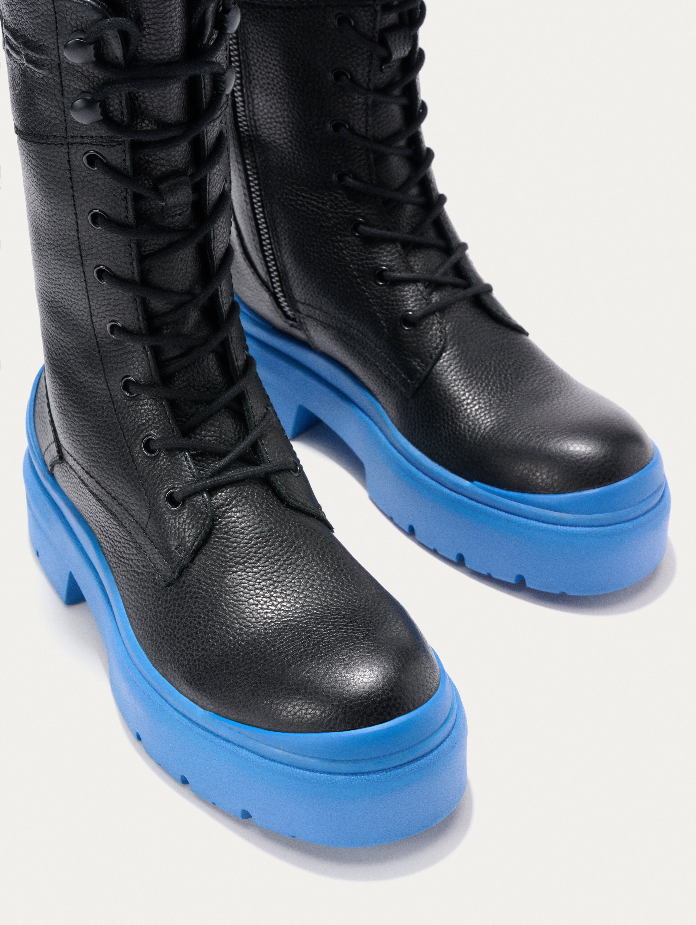 BOTA COMBAT FIELD AZUL