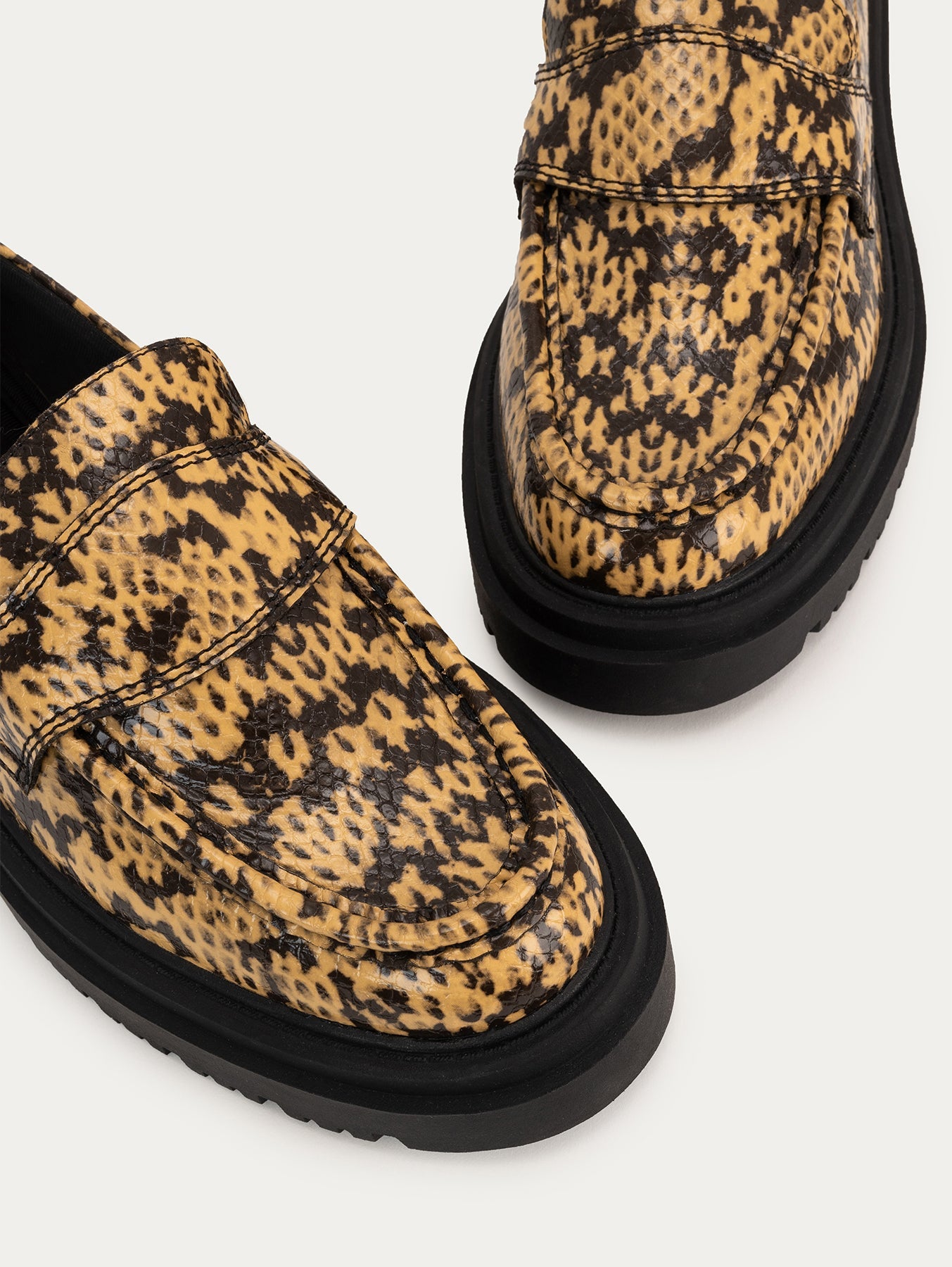 MOCASIN ANIMAL PRINT SCHOOL MARRÓN