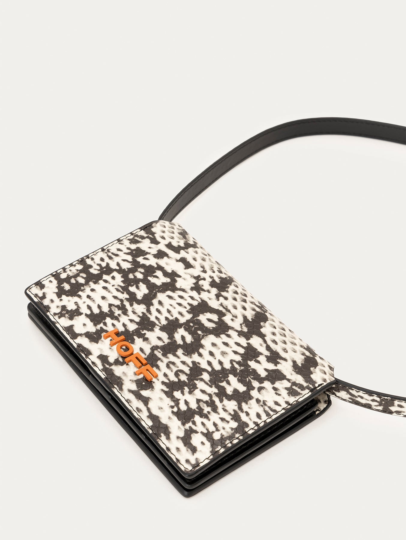 CARTERA CON CORREA ANIMAL PRINT OFF WHITE