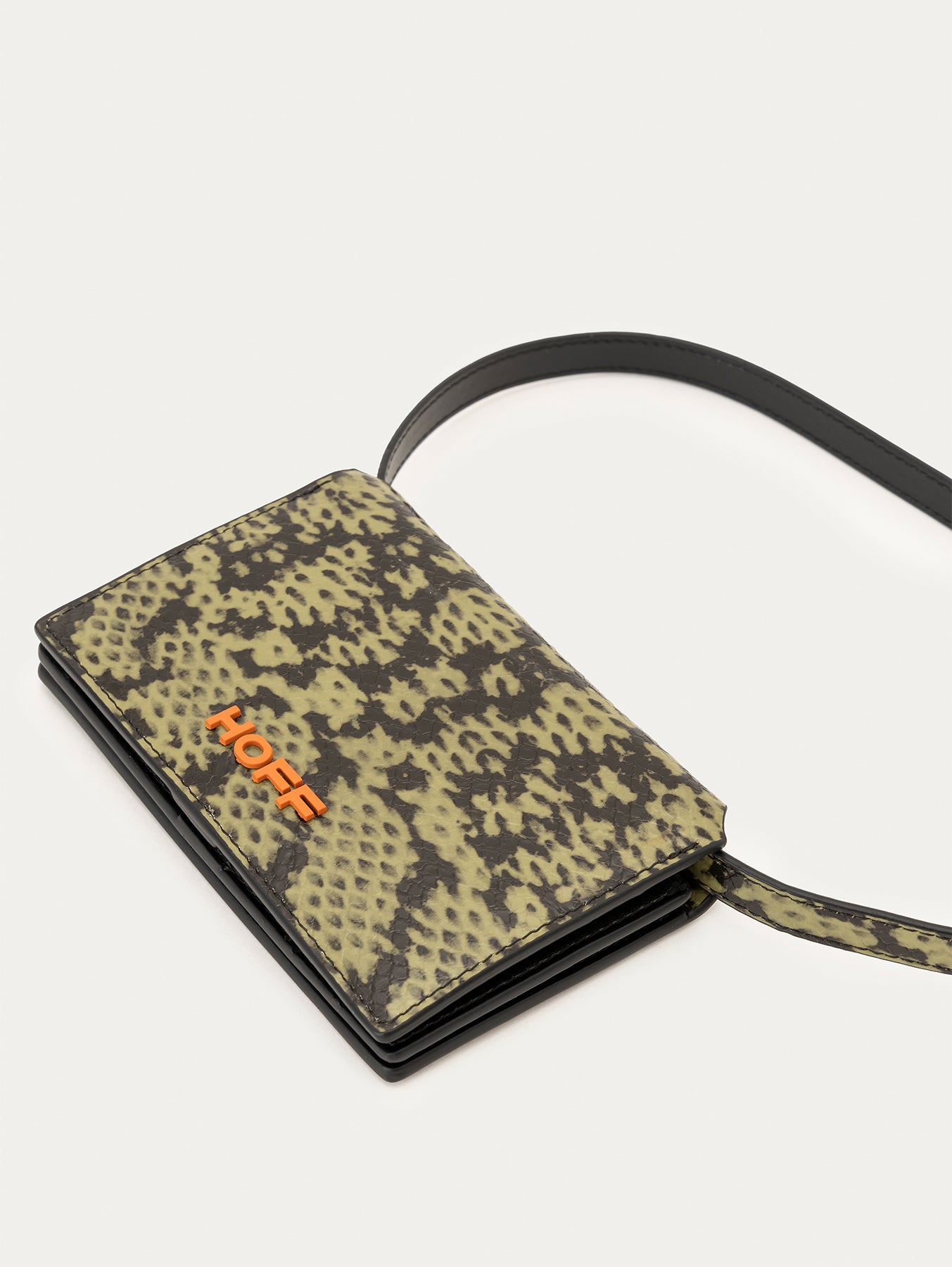 CARTERA CON CORREA ANIMAL PRINT VERDE